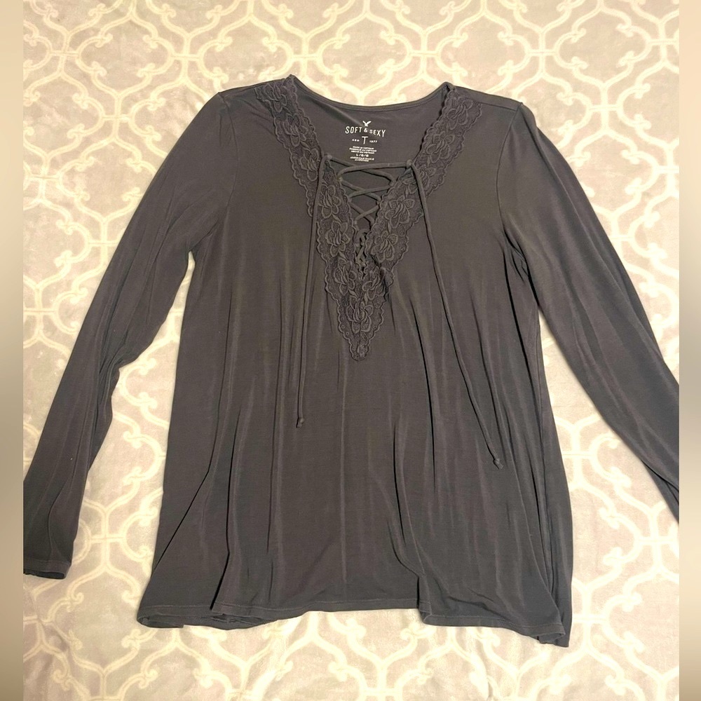 American Eagle women’s soft and sexy gray long sleeve top, size large.